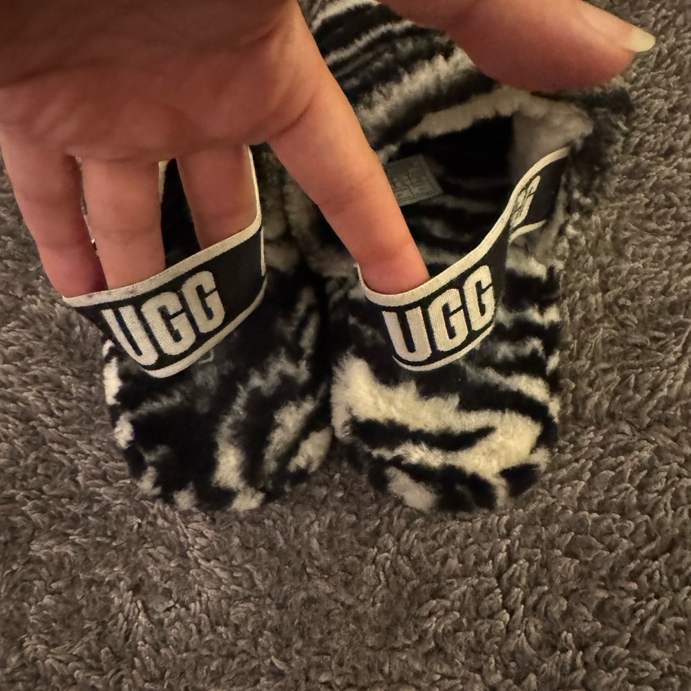 UGG Fluff Yeah Zebra Slippers - image 9